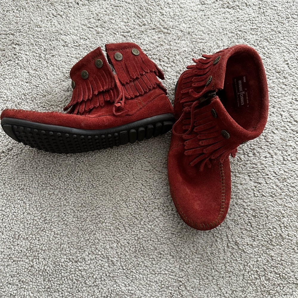 Minnetonka Burgundy Moccasin Booties Fringe Size 7